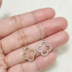 Trendy Shamrock rhinestone chain and pendant